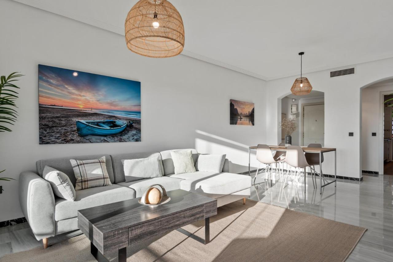 Modern Apartment - 2 Bedrooms, Beachside - Puerto Banus Marbella Exterior foto