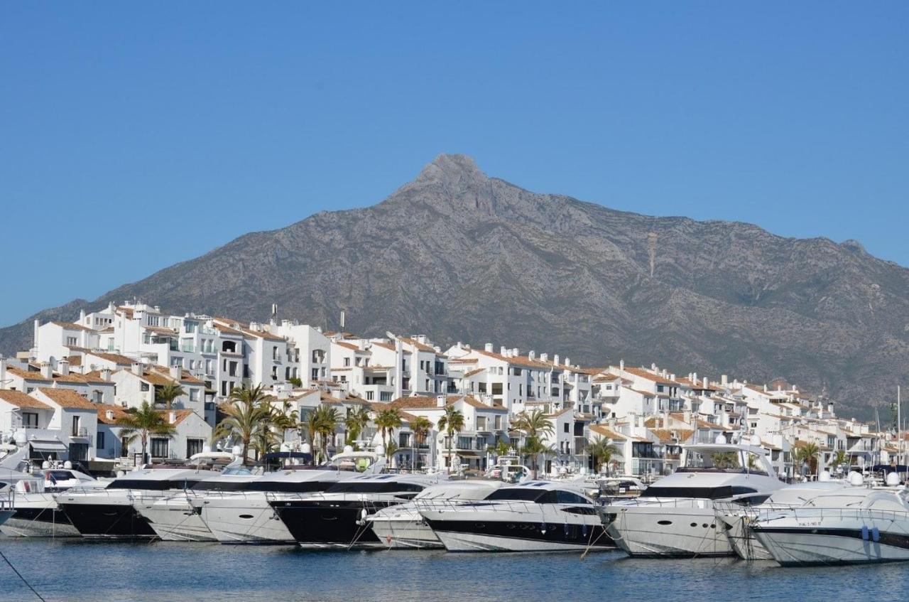 Modern Apartment - 2 Bedrooms, Beachside - Puerto Banus Marbella Exterior foto