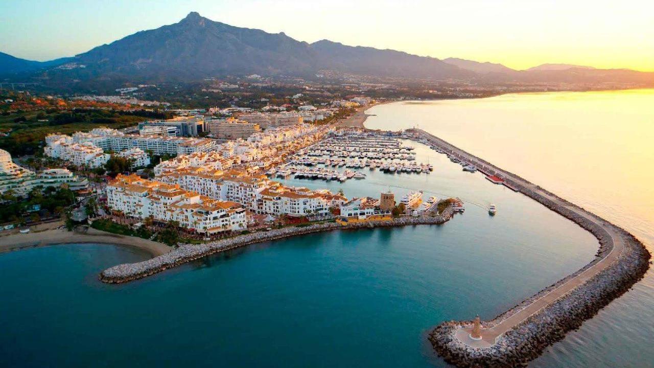Modern Apartment - 2 Bedrooms, Beachside - Puerto Banus Marbella Exterior foto